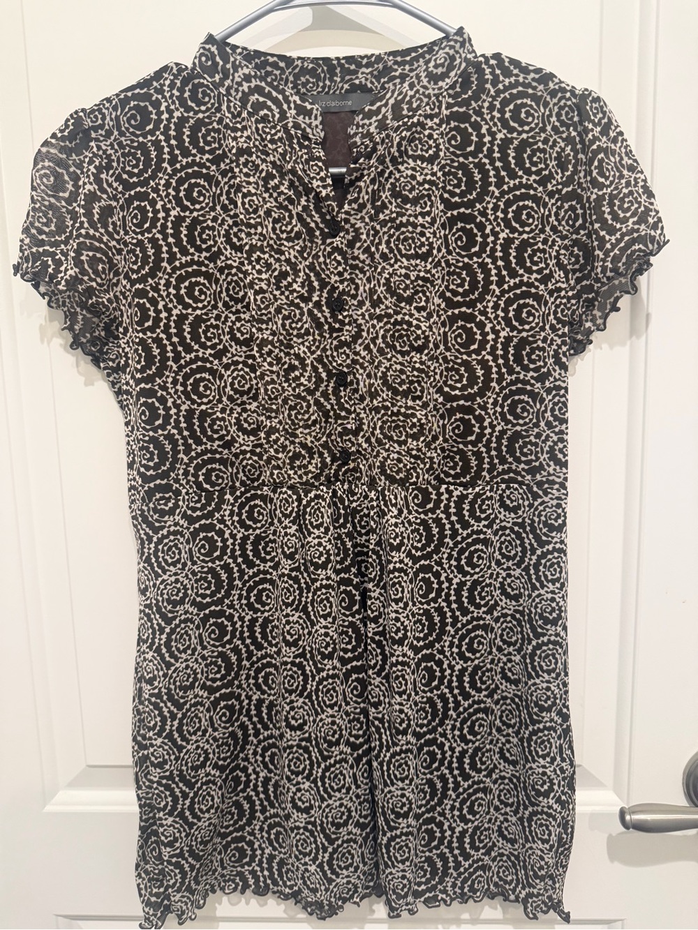 Liz Claiborne Black and White Spiral Print Ruffled Short Sleeve Blouse